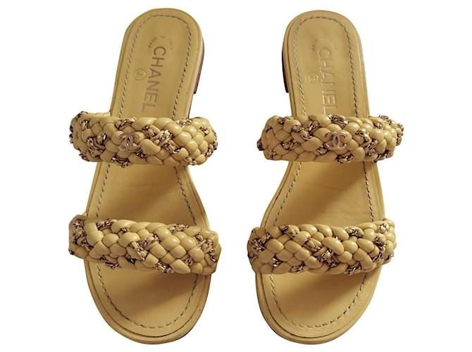 Chanel Sandals Yellow Leather ref.750969 - Joli Closet