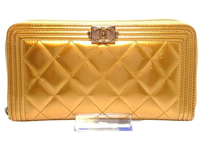 Chanel Golden Leather  ref.751692