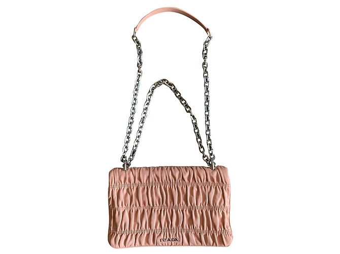 Borsa a tracolla Prada Nappa Gaufre in pelle rosa