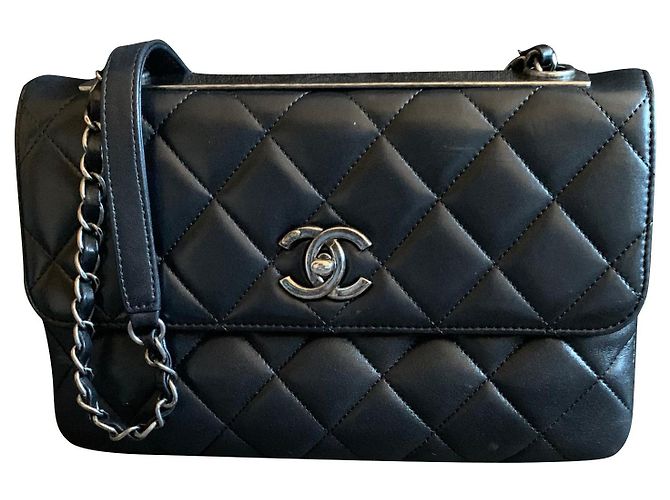 Bolsa Chanel Trendy CC Flap em couro acolchoado preto
