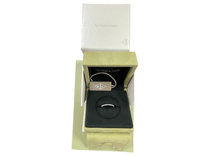 Van Cleef & Arpels Anel Perlée com contas de ouro, Modelo pequeno