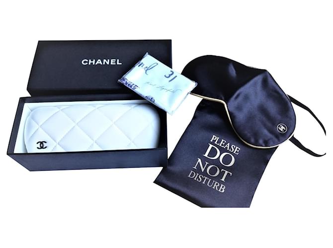 Chanel Etui blanc à lunettes avec chiffonnette et cadeau masque de relaxation Simili cuir  ref.755162
