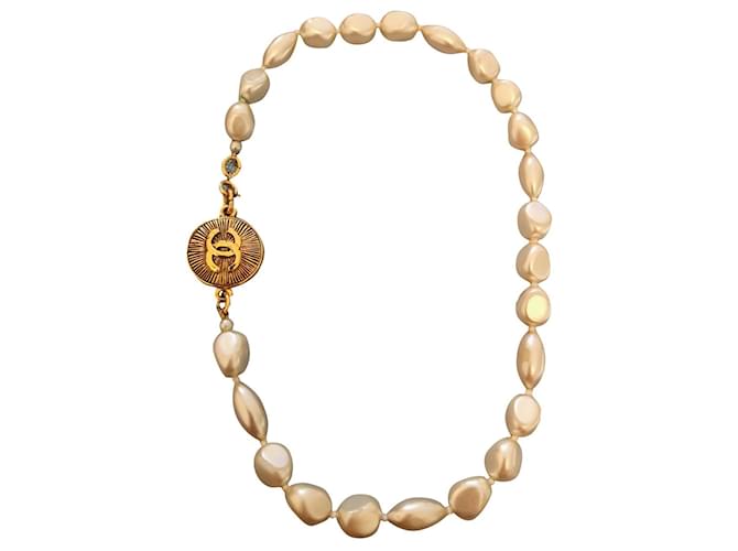Collana vintage da collezione di perle Chanel Beige D'oro Perla Placcato in oro  ref.757312