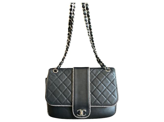 Timeless Chanel bolso de hombro atemporal/Classique Negro Cuero  ref.757661