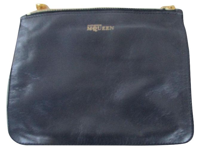 Alexander Mcqueen astuccio foderato in pelle blu navy.
