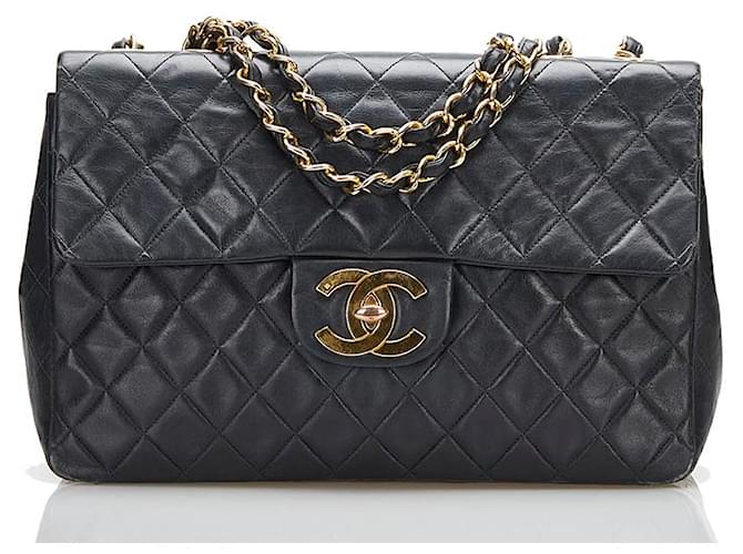 Chanel Maxi sac classique à rabat unique Cuir Cuir d'agneau Noir  ref.759389