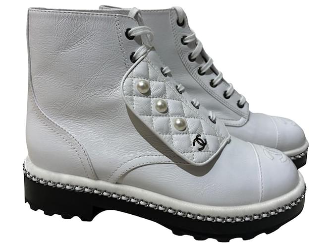 Chanel pearl combat boots White Leather ref.760151 - Closet