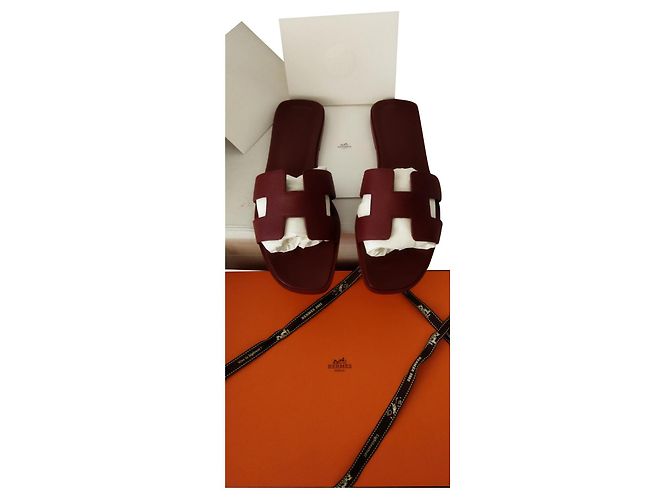 Hermès Oran Dark red