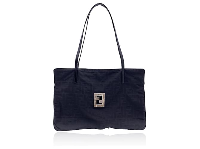 Fendi Schwarze Einkaufstasche mit ausgeschnittenem FF-Logo aus Monogramm-Segeltuch Leinwand  ref.760240
