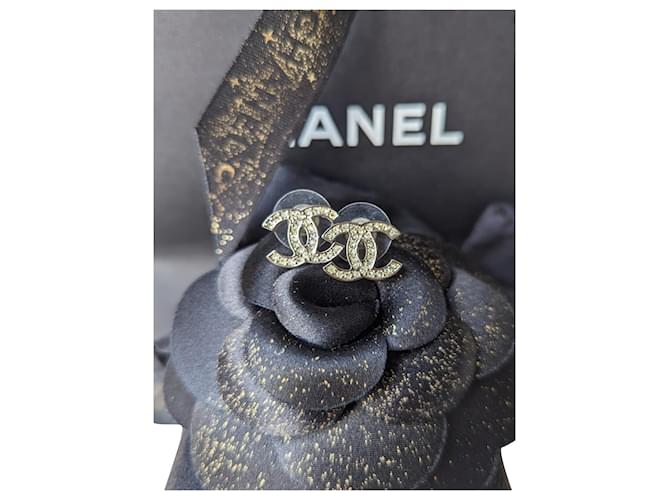 Chanel CC 12C Logo Classic Crystal Silver Hardware Boucles d'oreilles étiquette de boîte Métal Argenté  ref.760275