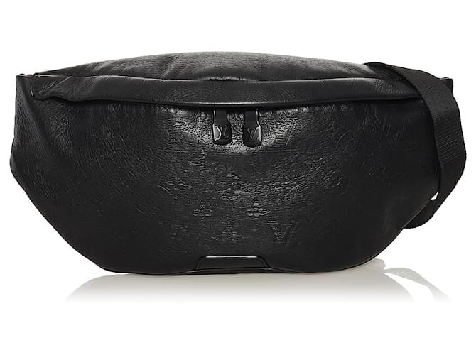 Louis Vuitton Black Monogram Shadow Discovery Bumbag Leather Pony-style  calfskin ref.762644 - Joli Closet