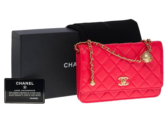 Bolso de hombro Sublime Chanel Wallet On Chain (WOC) edición limitada "Pear Crush" en piel acolchada roja Cuero  ref.763248