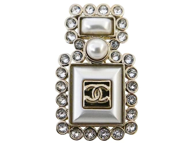 CHANEL A21K Faux Pearl & Crystal CC Perfume Bottle Brooch Pin Golden Cream Metal Glass  ref.763716