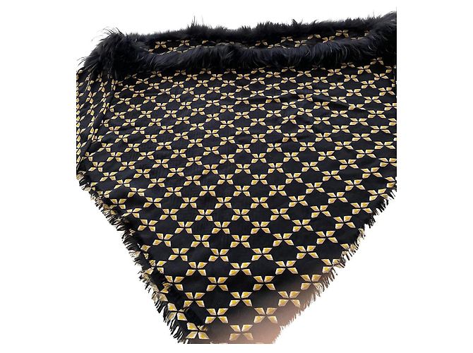 Lenço Fendi de lã com pele de raposa