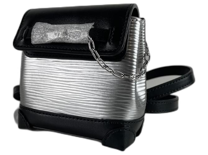 Louis Vuitton Bijou de Sac Steamer Micro Black Leather ref.767240 - Joli  Closet