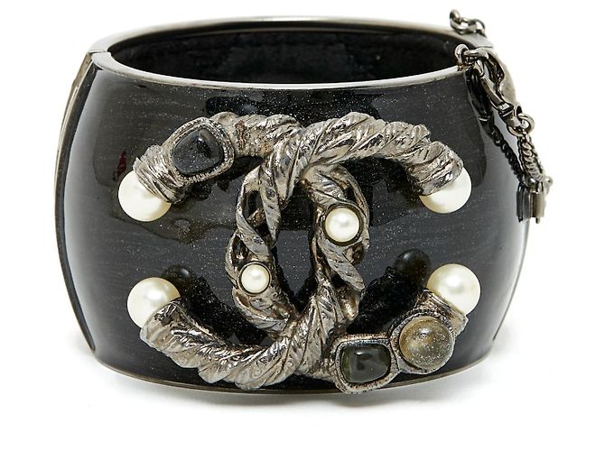 Chanel 15B CUFF CC BLACK ENAMEL Silvery