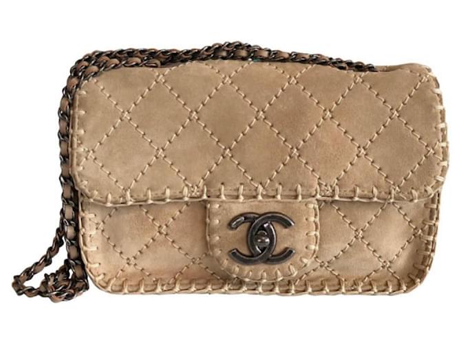 Bolso de hombro pequeño Chanel Classic Flap Beige acolchado de ante Whipstitch Suecia Algodón  ref.768414