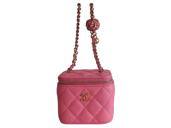 Timeless https: // www.assetluxe-boutique.com/casa/3289-mini-pouch-chanel-classic-pink-.html#::text=Canale%20Classico%20rosa-,mini%20Pochette%20Chanel%20Classico%20ROSA,-4%20150%2C00%20%E2%82%corrente alternata