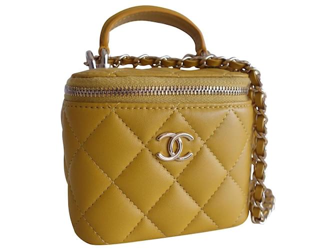 Timeless Chanel clássica mini clutch amarela Amarelo Couro  ref.768463