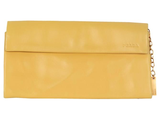 Clutch envelope Prada Amarelo Pele de cordeiro  ref.769184