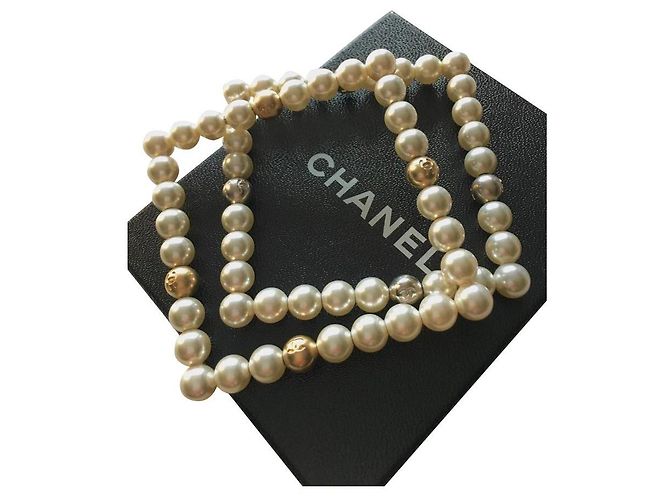 Chanel Par de pulseiras quadradas de pérolas Dourado