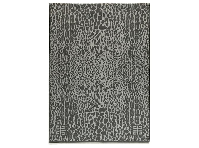 Écharpe en soie à motif léopard Givenchy Multicolore  ref.770400