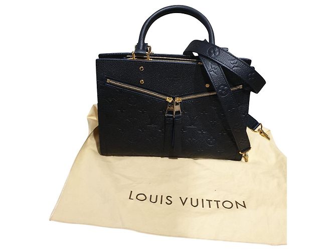 Bolsa Louis Vuitton Sully PM em couro preto