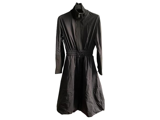 Moncler Robe en nylon noire  ref.771674