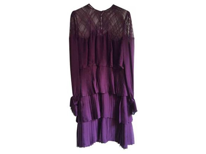 Vestido Salvatore Ferragamo em seda plissada e renda Prune