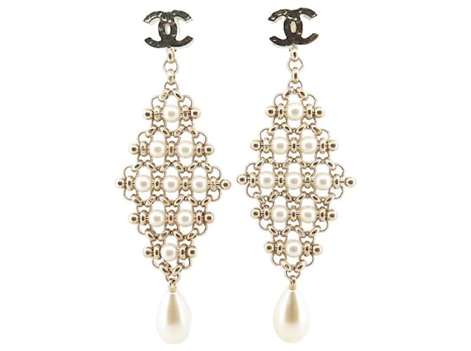 NEW CHANEL EARRINGS CC LOGO AND LOSANGE PEARLS GOLD METAL GOLD EARRING Golden  ref.772431