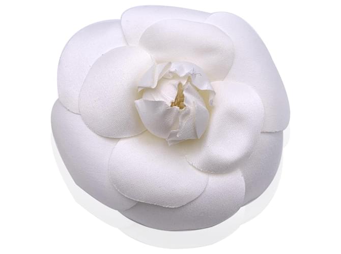 Chanel Vintage White Fabric Camelia Flower Camellia Brooch Pin Cloth  ref.773285