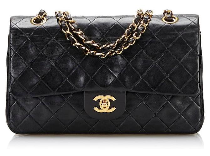 Chanel Medium Classic lined Flap Bag Black Lambskin  ref.774518
