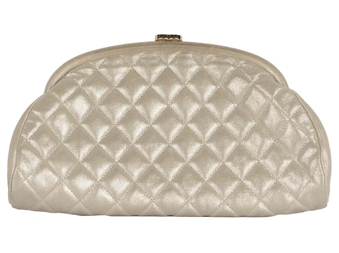 Chanel Timeless Clutch Iridescent Caviar Clutch Cream Leather ref.774990 -  Joli Closet