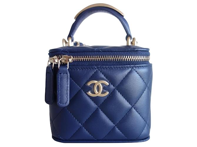 Classic Chanel mini clutch Navy blue Leather  ref.775739