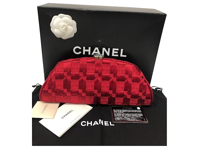 Chanel Mademoiselle-Clutch-Tasche Rot Satin  ref.775824
