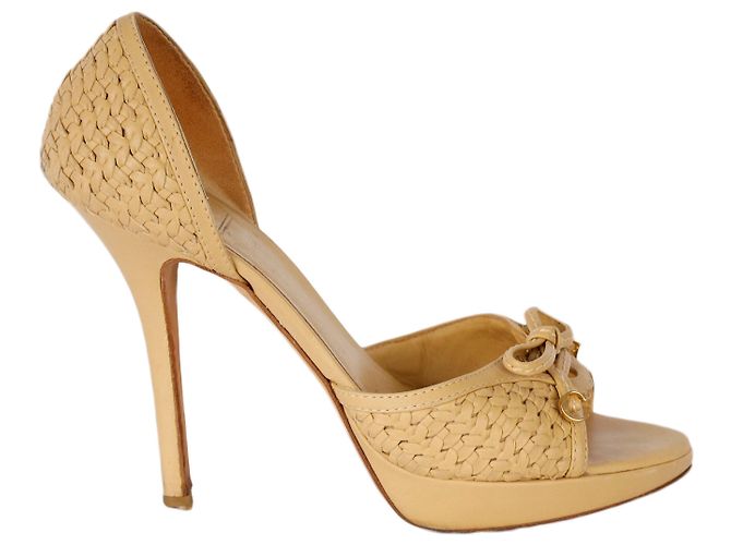 Salto peeptoe de couro bege Dior com laço