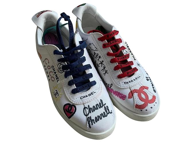 Baskets graphiques Chanel x Pharrell by Lagerfeld Cuir Toile Caoutchouc Blanc Multicolore  ref.776795