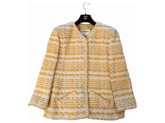 Chanel yellow and white tweed jacket  ref.778159