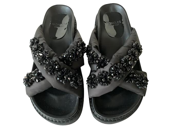 Moncler Black embroidered slides Rubber  ref.778275