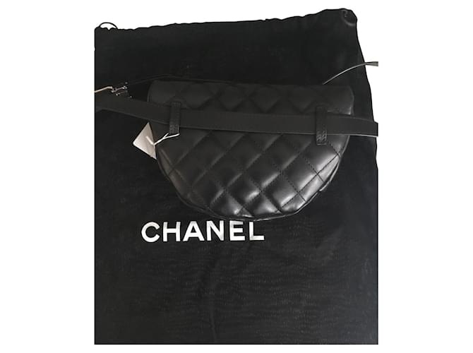 Chanel bolsa de cintura tipo banana Preto Couro  ref.778308