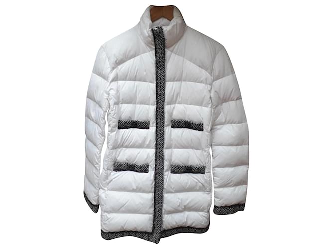 Chanel Jaqueta de inverno com logotipo CC botões tweed bolsos Branco Seda Poliéster Lã Metal Poliamida Mohair  ref.778373