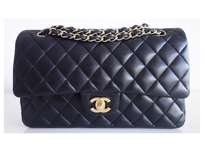 Timeless Her Chanel Classique medium black Leather  ref.780522