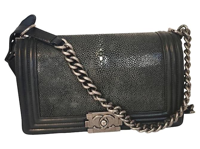 Boy Chanel Handtaschen Schwarz Leder  ref.783214