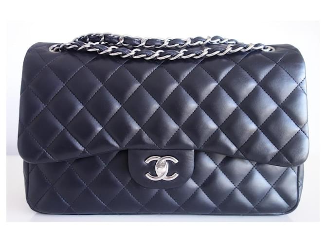 Timeless GM CLASSIC CHANEL BAG Black Leather  ref.783503