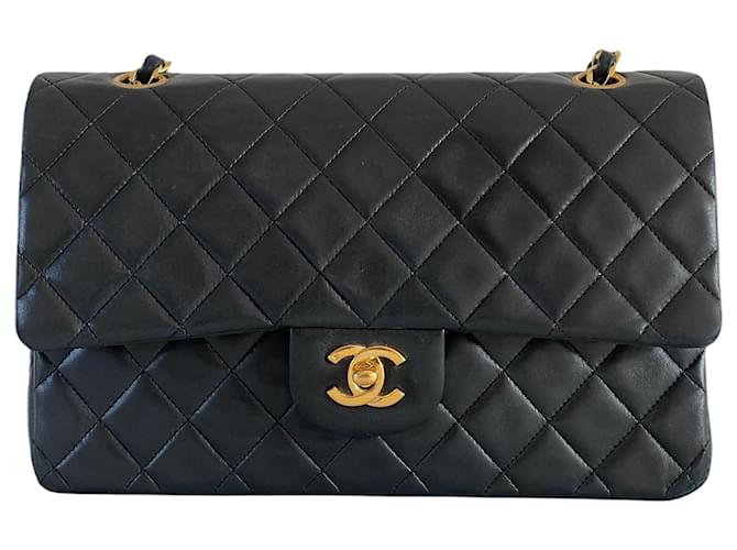 Chanel classique rabat doublé en cuir d'agneau moyen matériel doré intemporel vintage noir  ref.787593