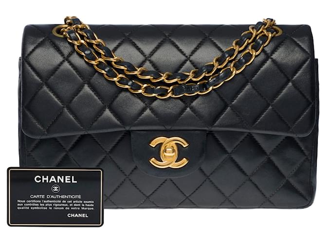 Le "Must Have" Sac Chanel Timeless 23 cm con patta foderata in agnello trapuntato nero, Pelle  ref.787716