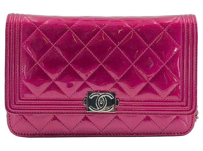 Chanel Boy WoC Tasche aus fuchsiafarbenem Lackleder Pink  ref.788637