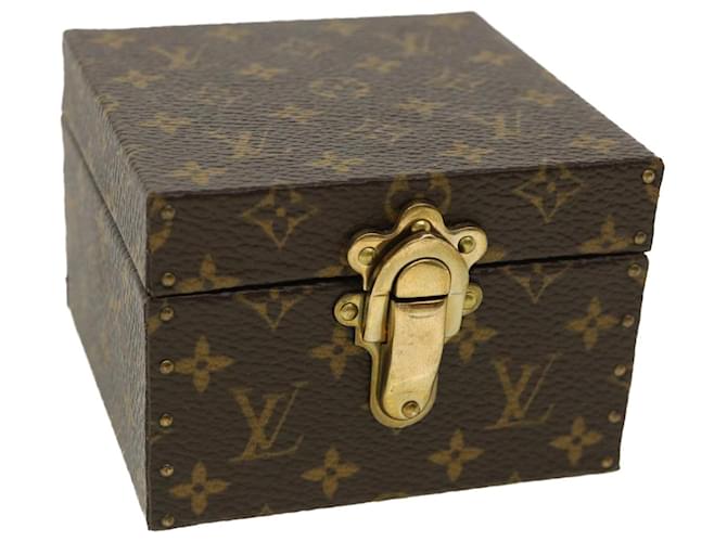 LOUIS VUITTON. Joyero de lona con monograma e interior d…