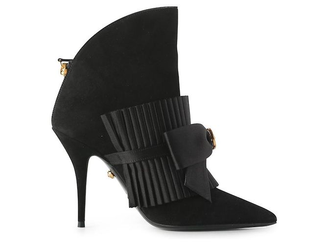 Fausto Puglisi Camurça preta com pregas de cetim e botins de laço Preto