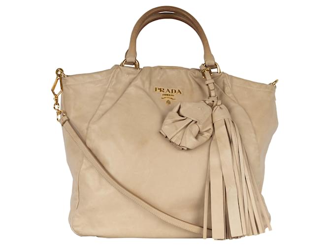 Prada Hobo Handtasche aus beigefarbenem Leder mit Riemen  ref.790788